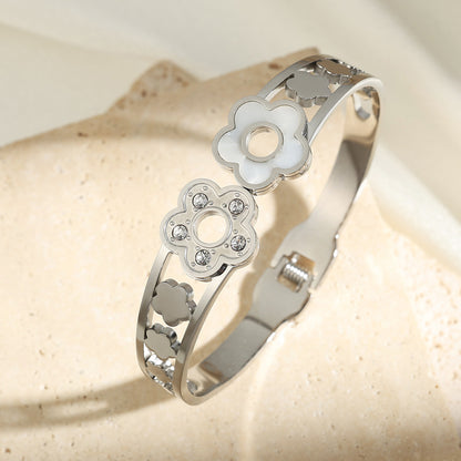 Fashion Hollowed-out Five-leaf Flower Bracelet Female Minority Simple