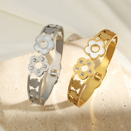 Fashion Hollowed-out Five-leaf Flower Bracelet Female Minority Simple